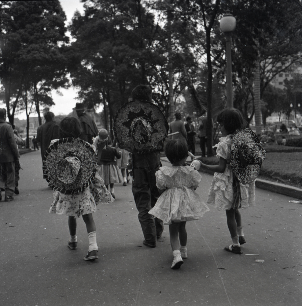 Año Nuevo. Bogotá, 1956. Negativo 6x6cm